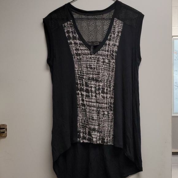 NWOT BCBG Maxazria sz M gorgeous top - Picture 1 of 2